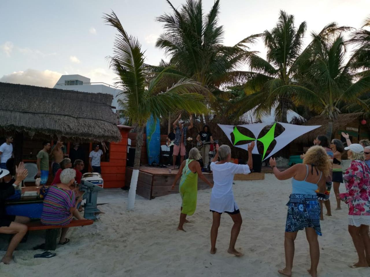 The Diving Lodge Downtown Puerto Morelos Exterior foto